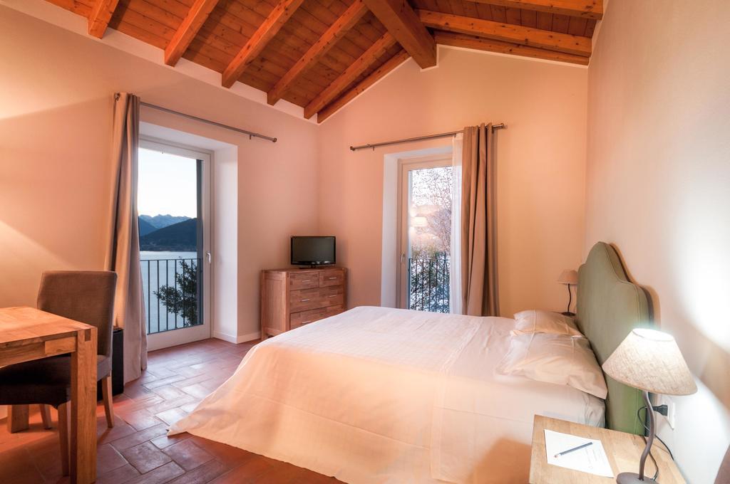 Locanda Pozzetto لافينو-مومبيلو الغرفة الصورة