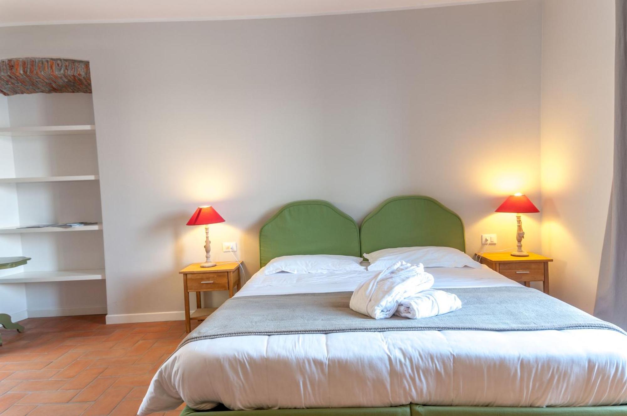 Locanda Pozzetto لافينو-مومبيلو الغرفة الصورة