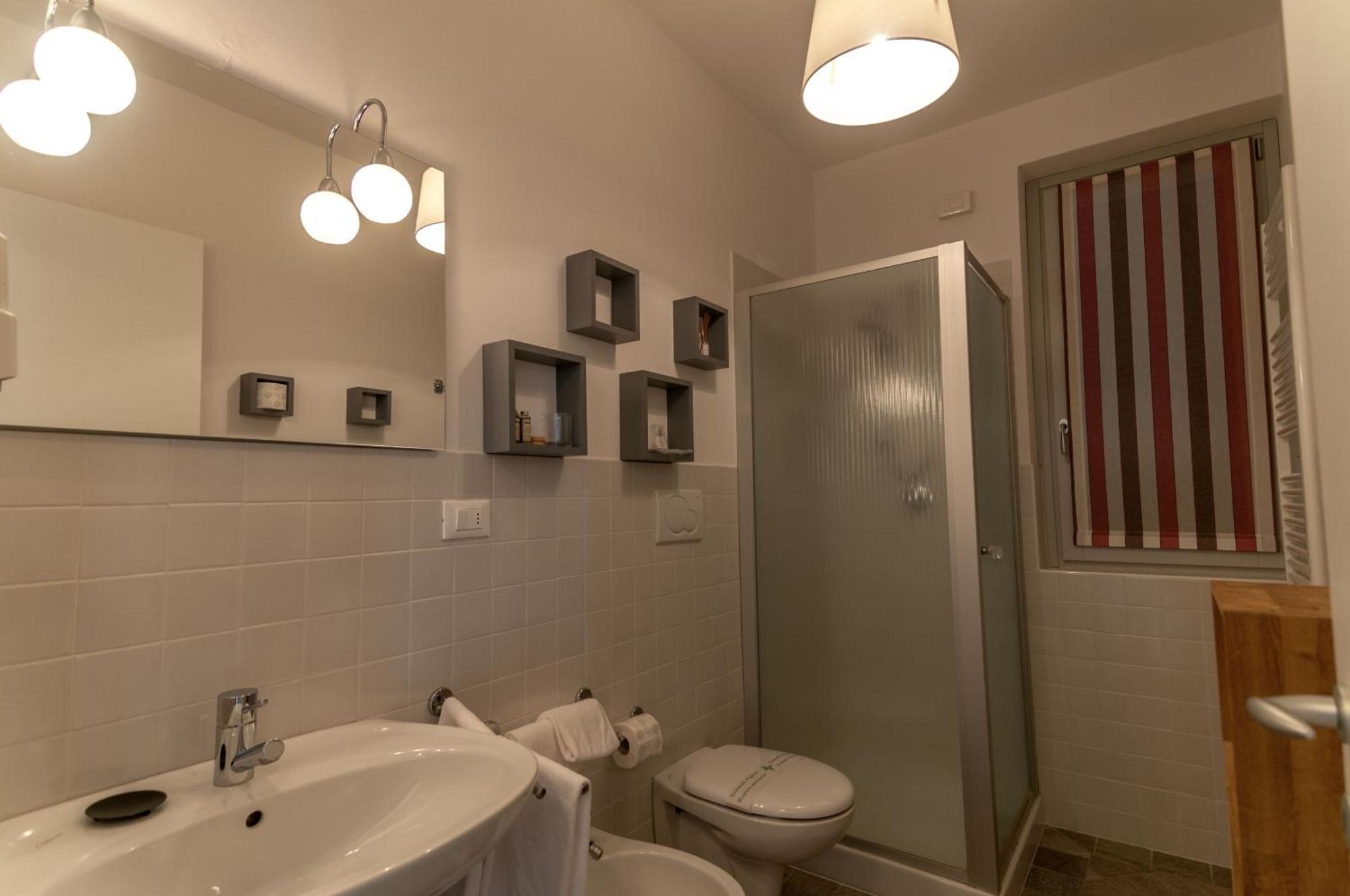 Locanda Pozzetto لافينو-مومبيلو الغرفة الصورة