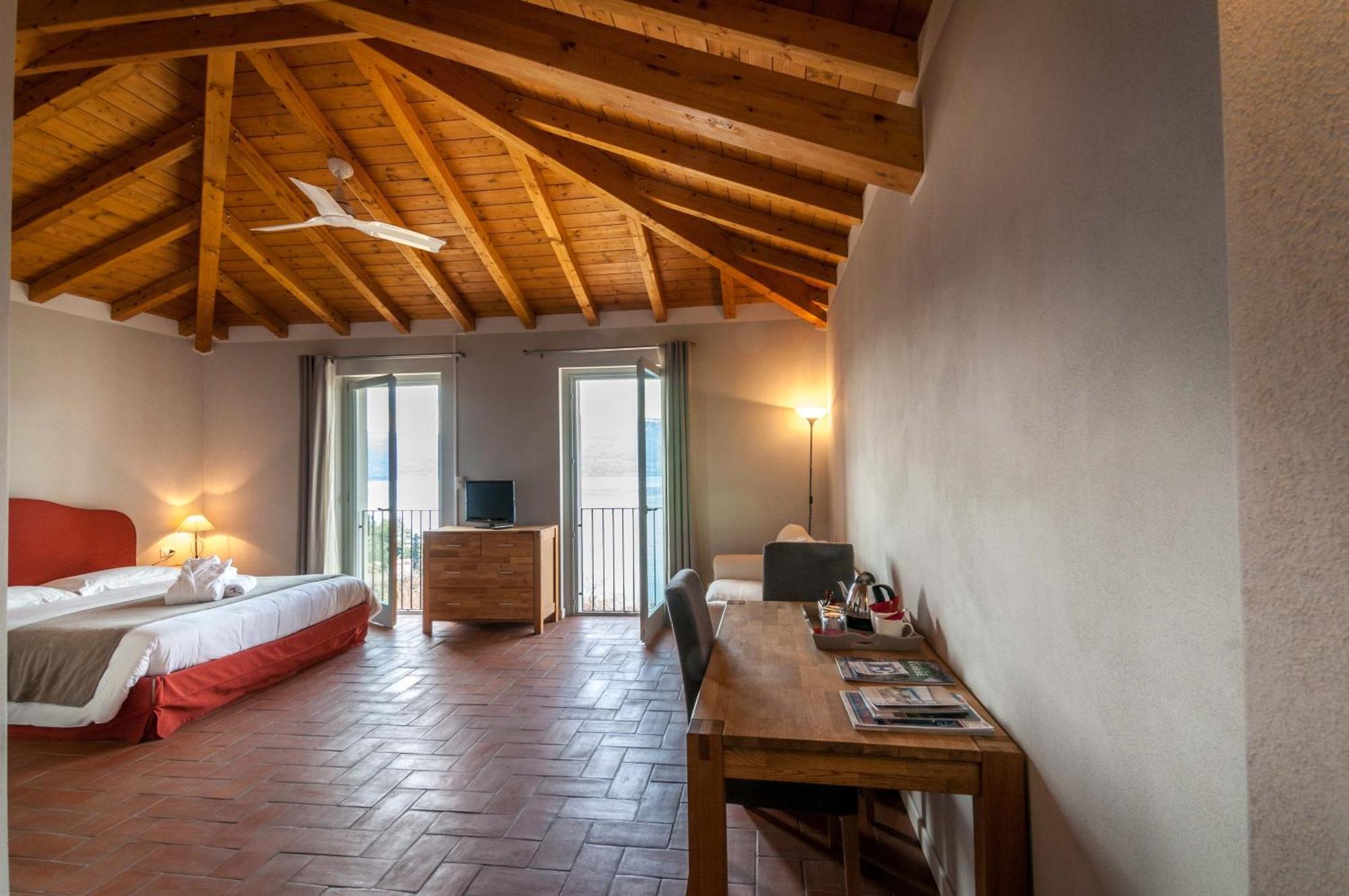 Locanda Pozzetto لافينو-مومبيلو الغرفة الصورة
