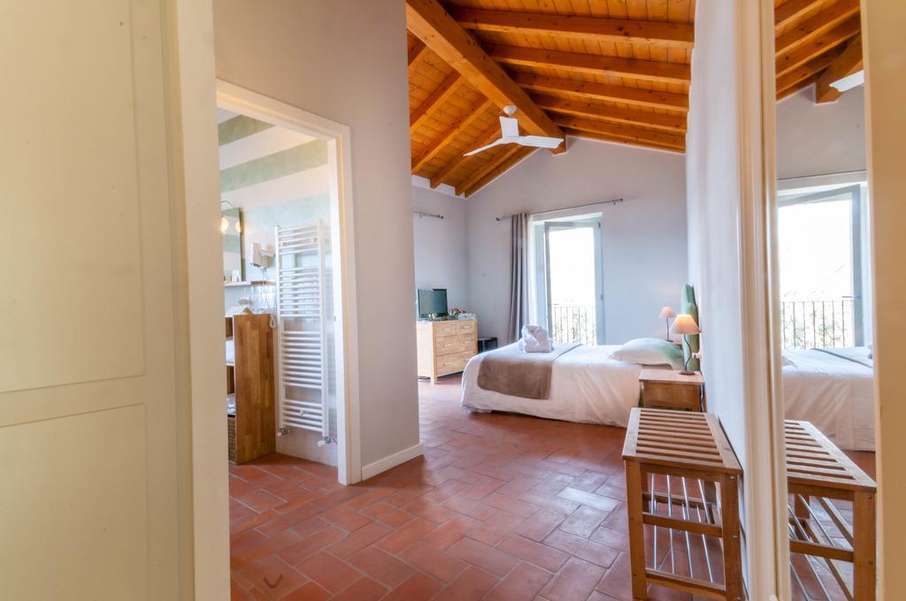 Locanda Pozzetto لافينو-مومبيلو الغرفة الصورة